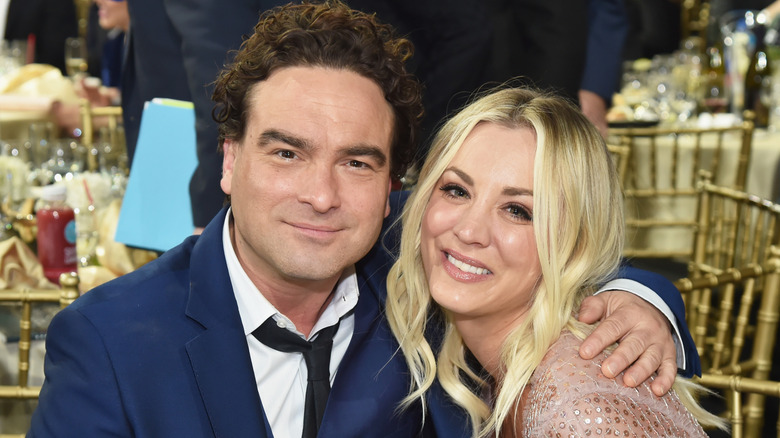 Johnny Galecki and Kaley Cuoco hug at an awards show.