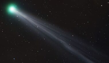 Astronomers on when and how to view rare comet