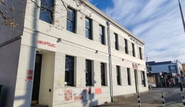 Dunedin bar owner surrenders liquor licences after drunk person locked in