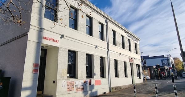 Dunedin bar owner surrenders liquor licences after drunk person locked in