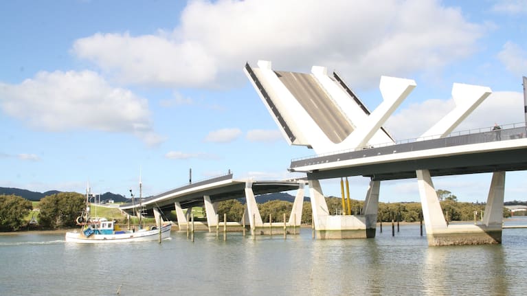 The giant fishooks of Te Matau a Pohe stretch towards the sky as a vessel makes its way under the Whangarei bridge.