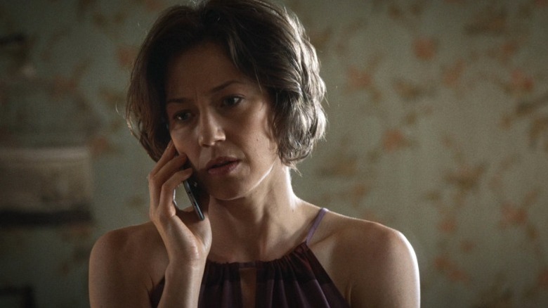 Nora (Carrie Coon) talking on the phone on The Leftovers S2E6