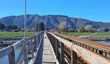 Clip-on walkway to Lower Hutt rail bridge design unworkable