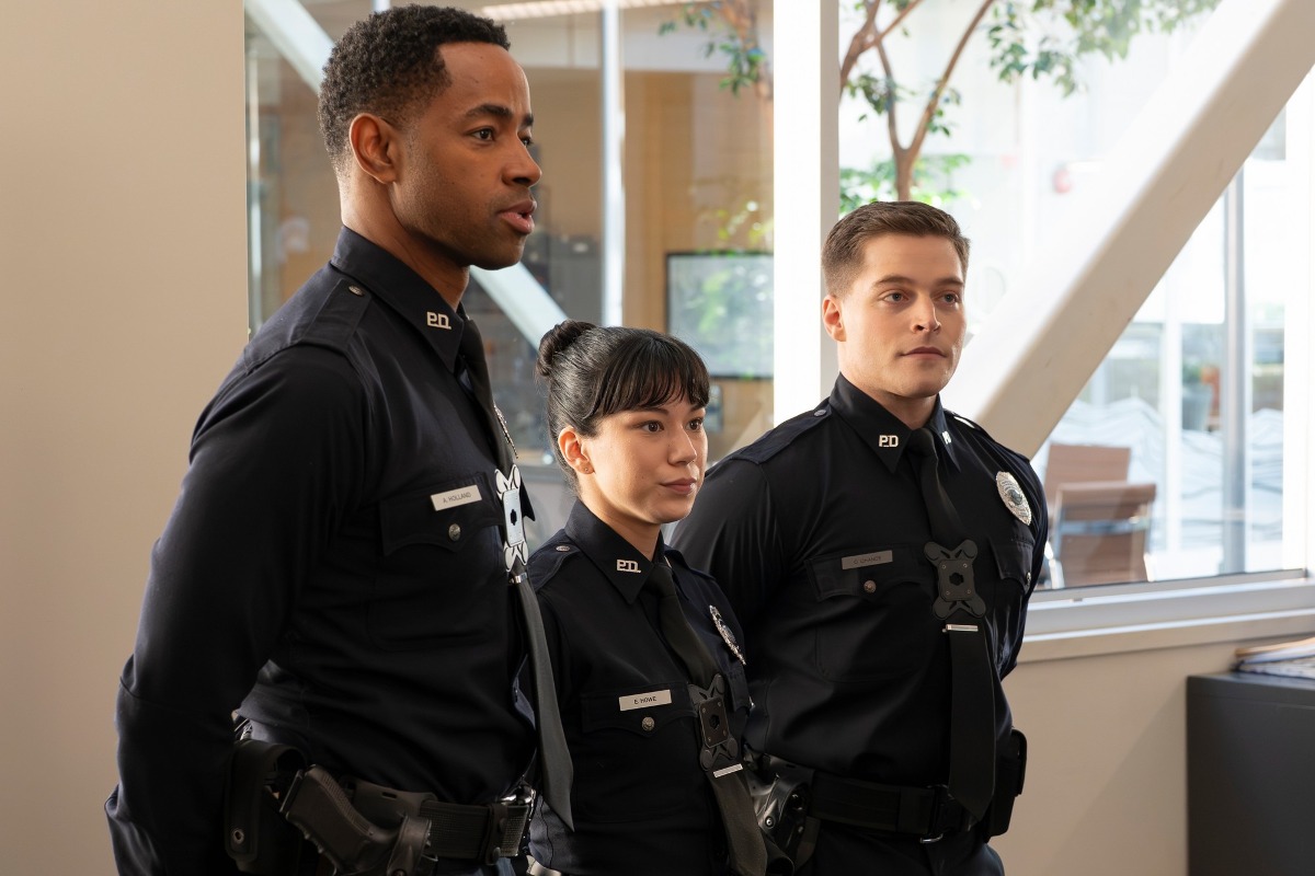 Rookie North Jay Ellis crossovers