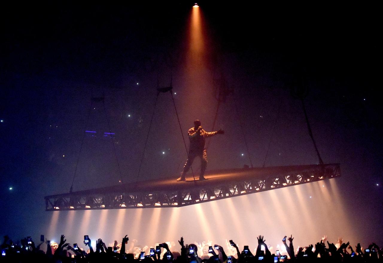 Rapper Kanye West performs at the Forum on October 25, 2016, in Inglewood, California (AFP Photo)