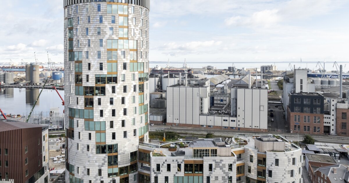 Record-breaking timber tower uses recycled materials, including wind turbine blades