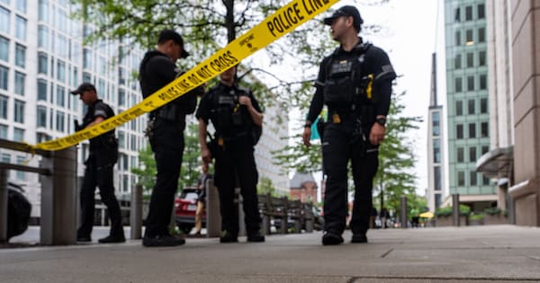 Bystander in serious condition after fatal shooting near White House
