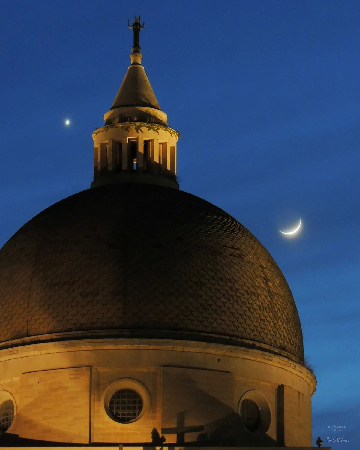 Paolo Palma sent us this image of Venus and the crescent Moon over the dome of the Basilica of Saint Peter and Saint Paul in Rome, Italy, 18 May 2026