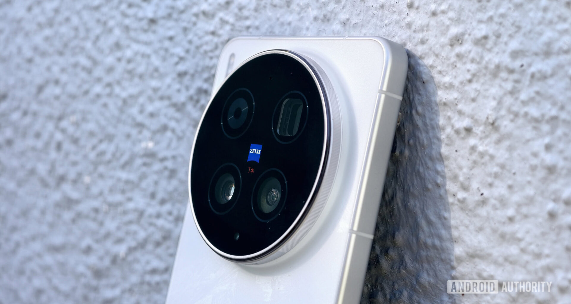 vivo X300 Ultra rear camera bump