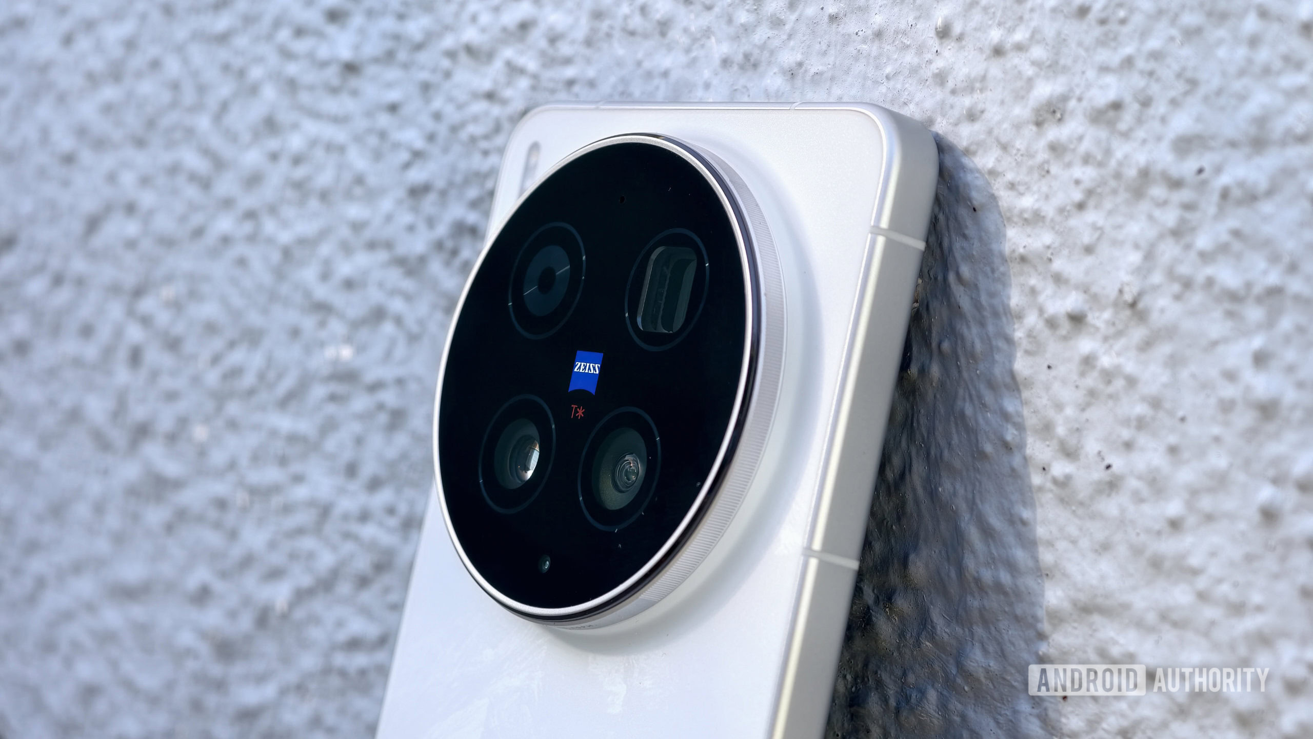 vivo X300 Ultra rear camera bump vivo X300 Ultra rear camera bump