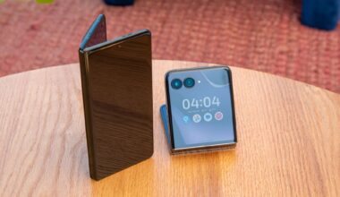 Motorola Razr Fold vs. Razr Ultra 2026