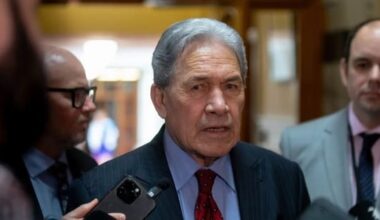 Peters unveils KiwiSaver-from-birth NZ First policy, bank takeover plan