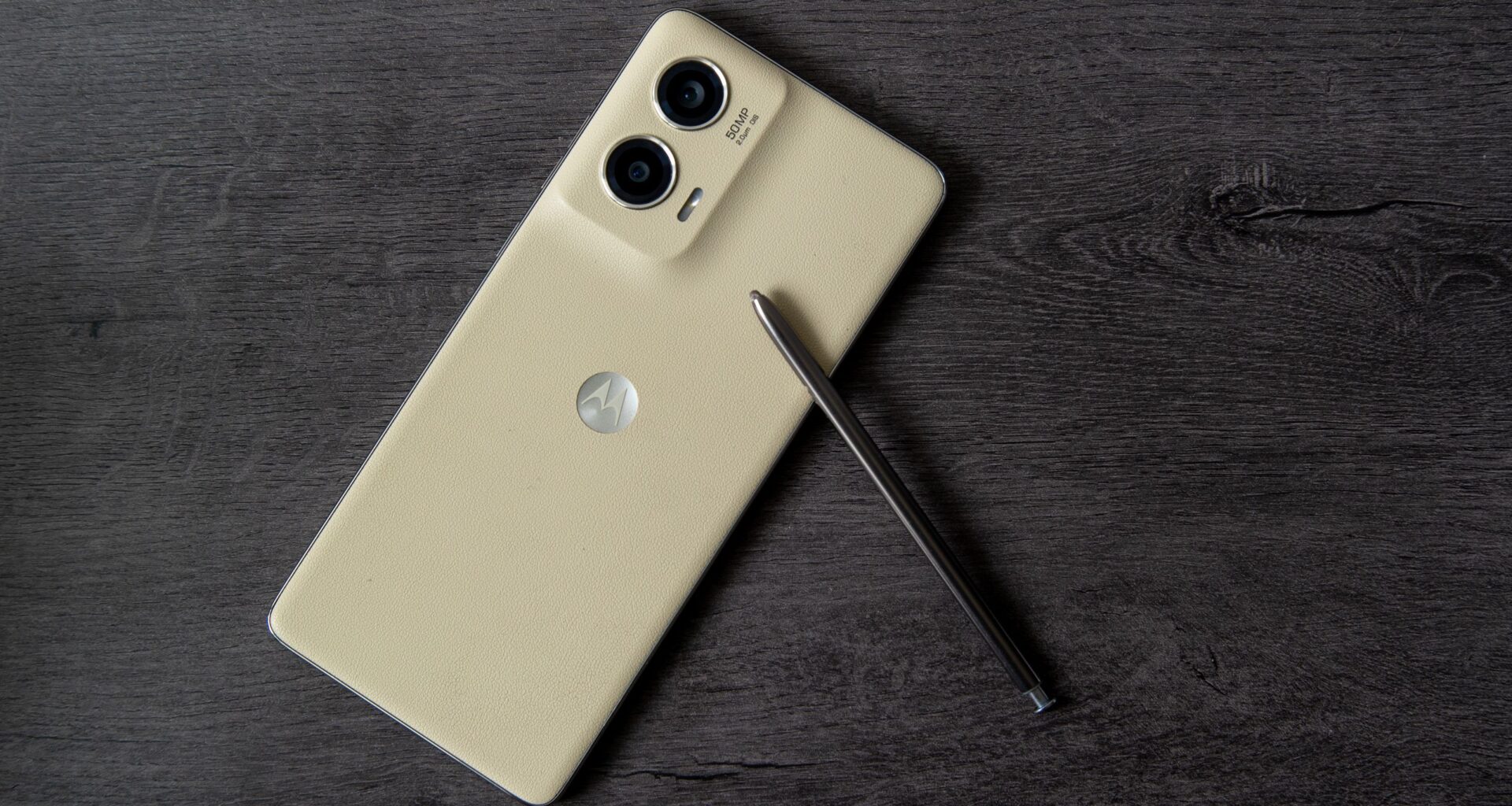This 2024 Motorola phone with a stylus is now OVER HALF OFF with a $210 discount at Best Buy