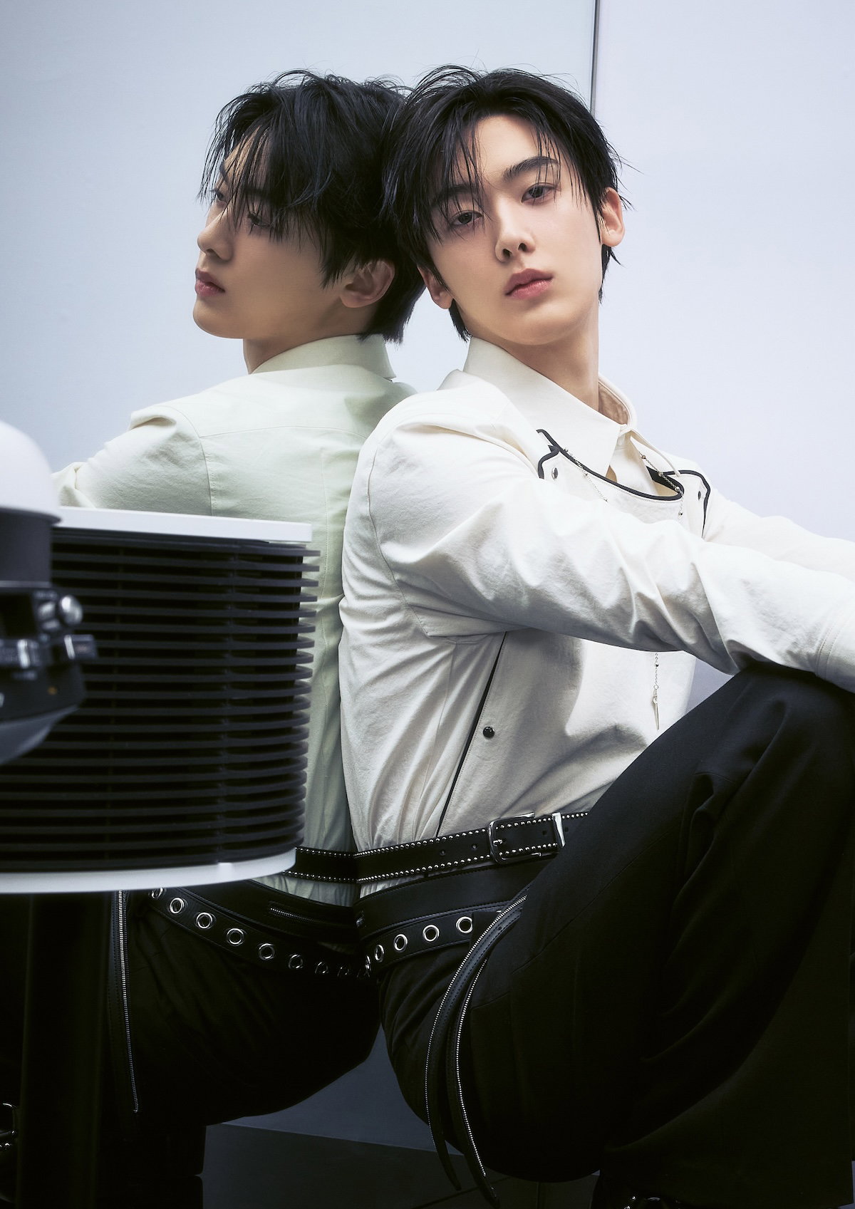 YOON SAN-HA mirror press image