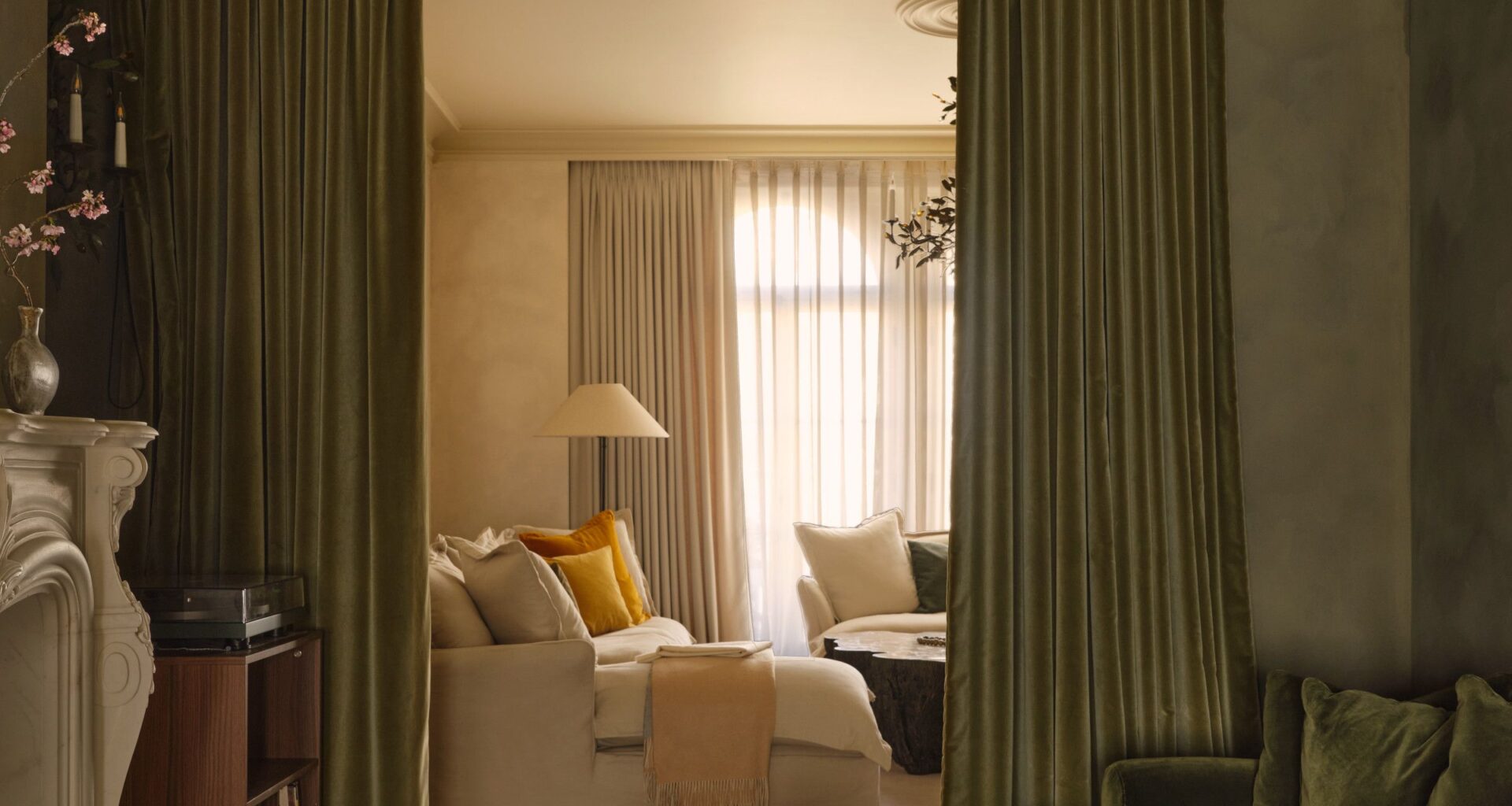 7 Snug Design Trends to Upgrade Your Coziest Space