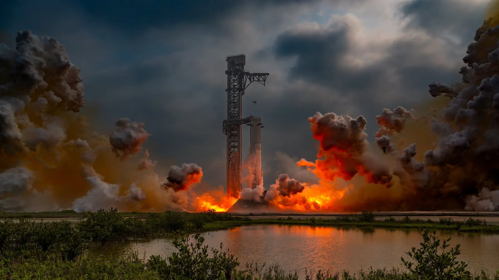 After the Starship Super Heavy test: rocket condition shown up close