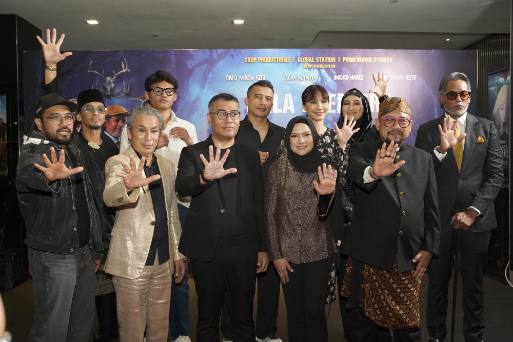 Malaysian comedy feature ‘5 Bomoh’ hits cinemas with star-studded cast, message against superstition (VIDEO)