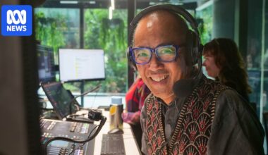 'Rockstar' radio producer Yusuke Aso retires after 38-year career with ABC Radio