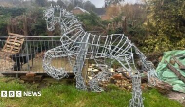 The Appleby Stallion sculpture. The metal sculpture is in the shape of a horse with a front paw lifted.