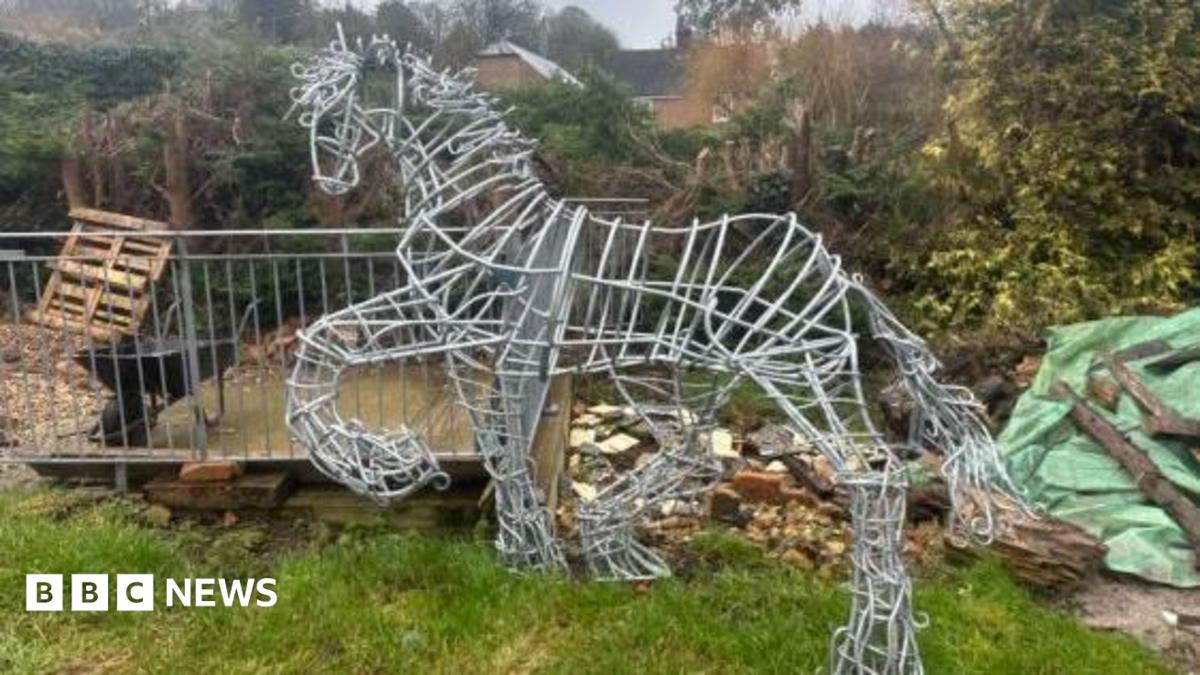 The Appleby Stallion sculpture. The metal sculpture is in the shape of a horse with a front paw lifted.