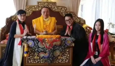 Former screen star Nina Li Chi (left) recently embarked on a spiritual retreat in Nepal with her husband Jet Li and their younger daughter Jada.