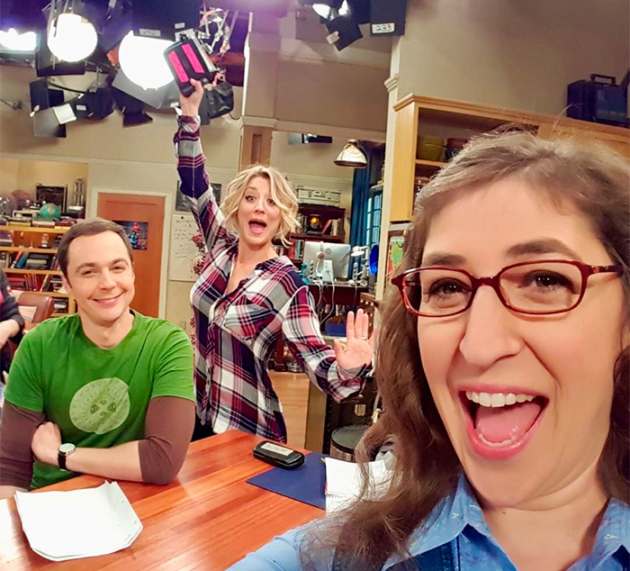 Mayim Bialik selfie with co-stars on The Big Bang Theory set Mayim Bialik selfie with co-stars on The Big Bang Theory set