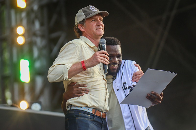 Staff File Photo / Chattanooga Mayor Tim Kelly presents Isaiah Rashad with a key to the city and declaration of Isaiah Rashad Day at Bonnaroo in Manchester, Tenn. The rapper will host a meet-and-greet for fans June 20, 2026, at Dallos Vinyl Love in Chattanooga.