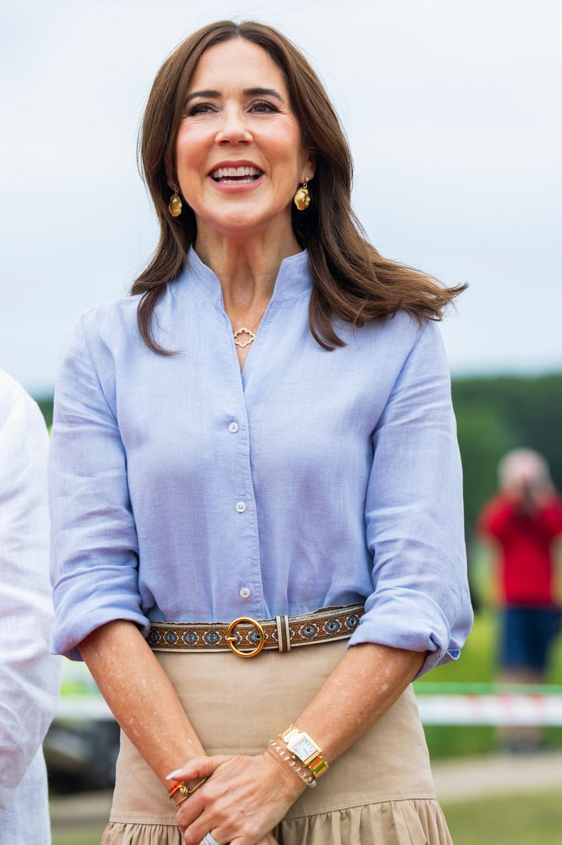 Queen Mary's belted summer look features the timeless shoes every woman should own