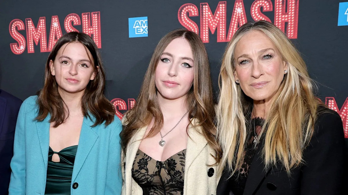 Sarah Jessica Parker shares never-before-seen photos of twin daughters as they turn 17