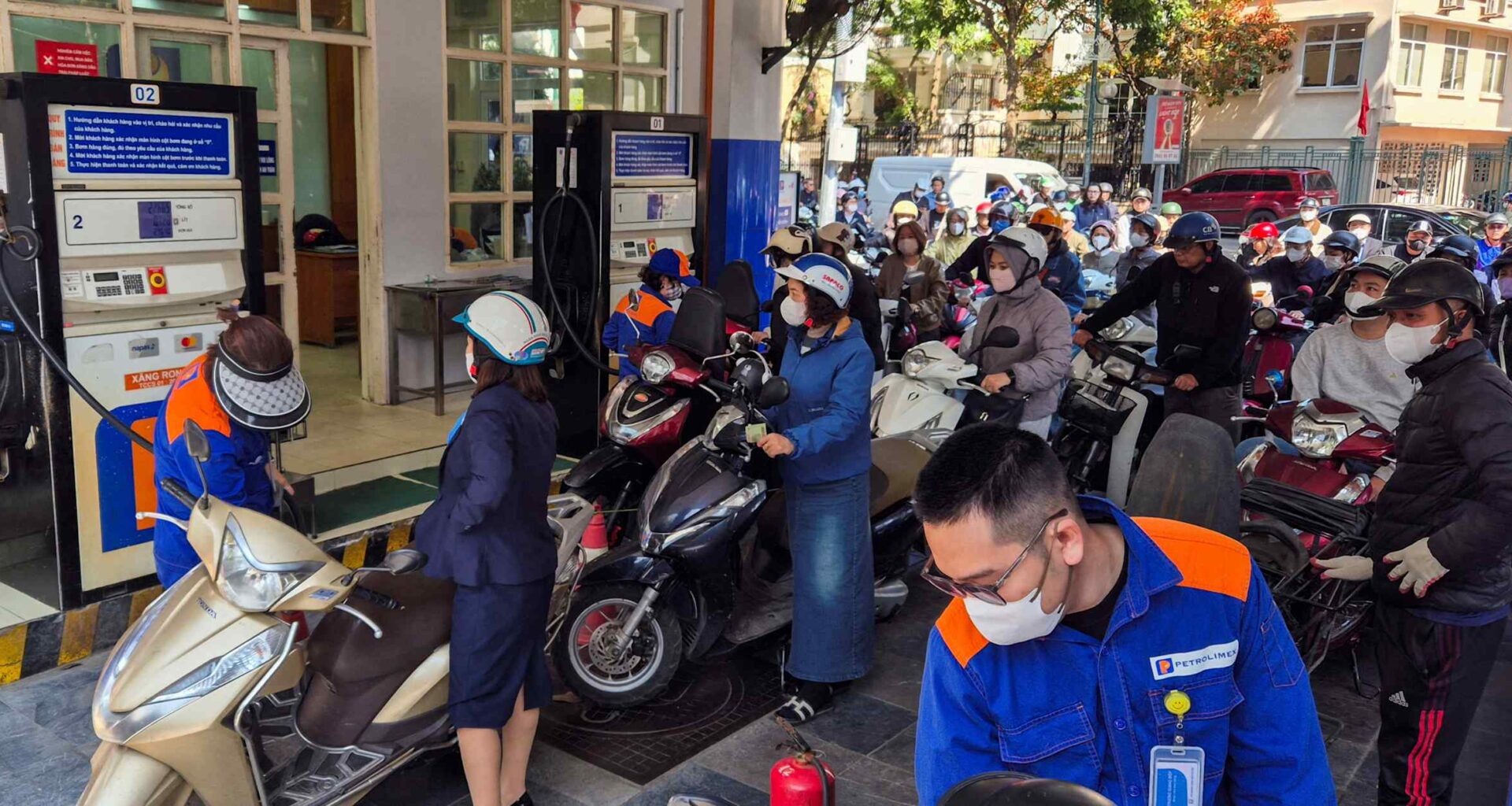 Vietnam inflation rises to 2020 high; trade deficit widens on fuel costs
