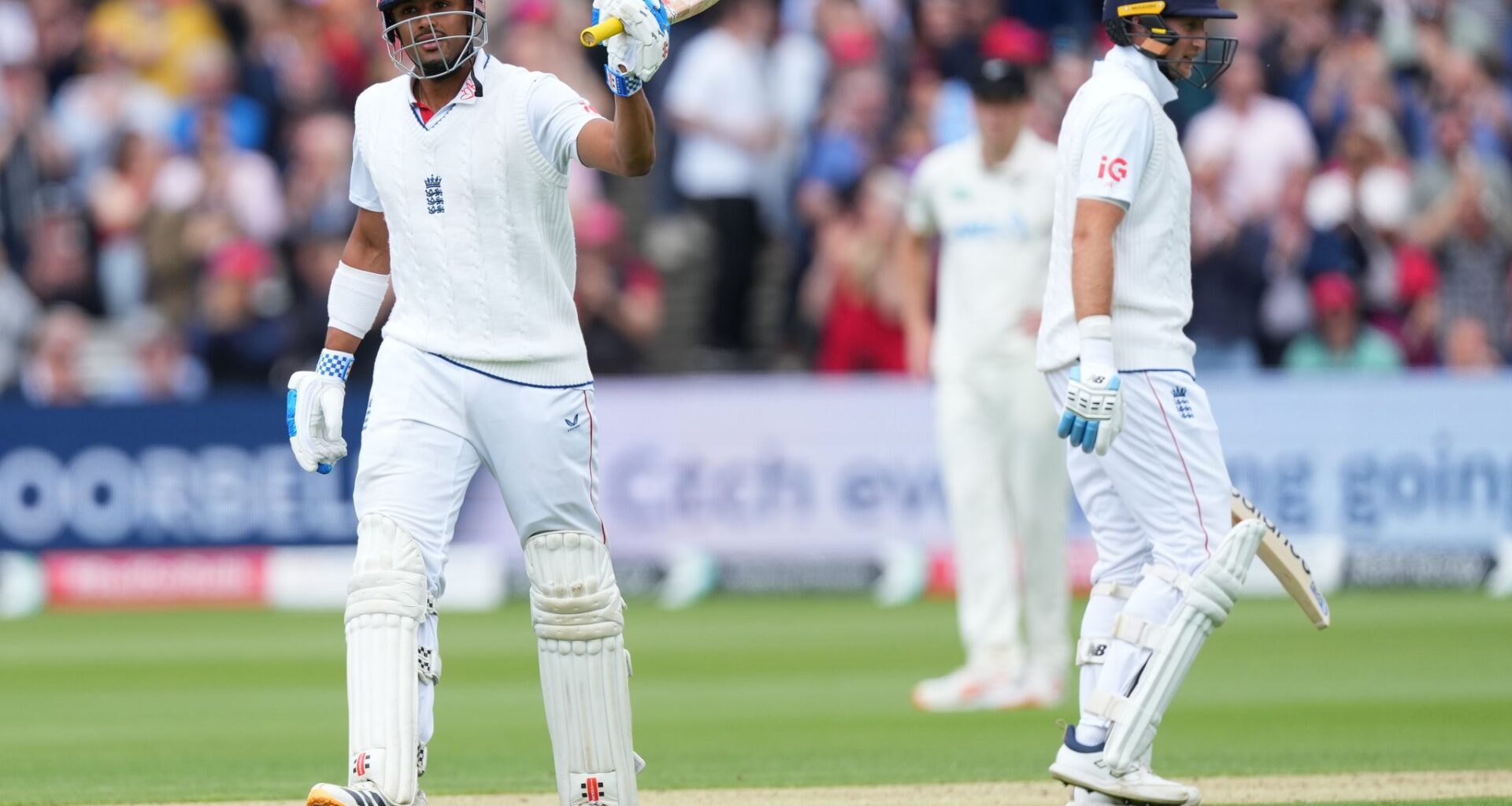 New Zealand rips out 4 England wickets in 11 balls as Lord's pitch remains vicious