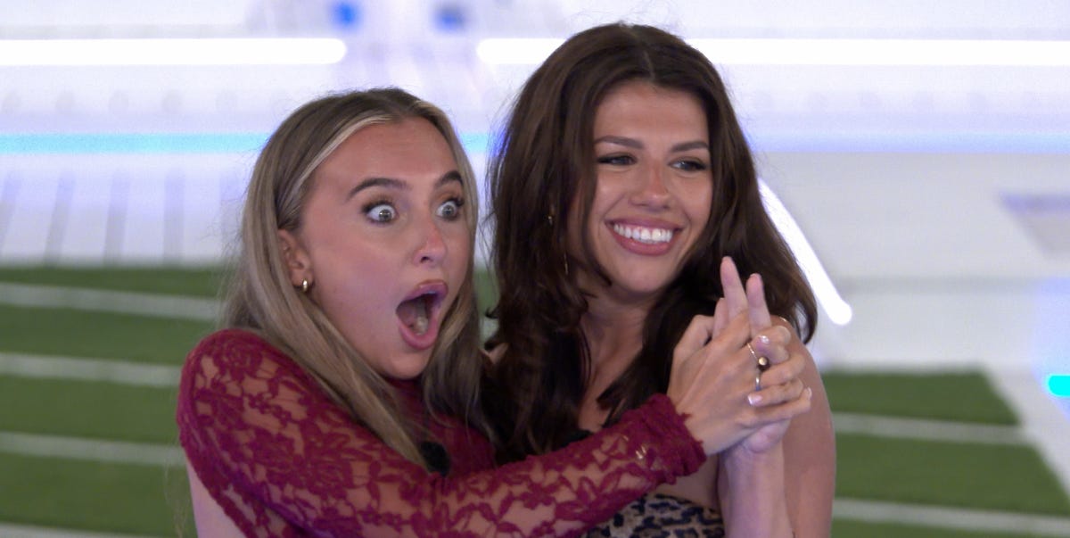 Love Island fans brand two boys 'green flags' amid secret bombshell escape