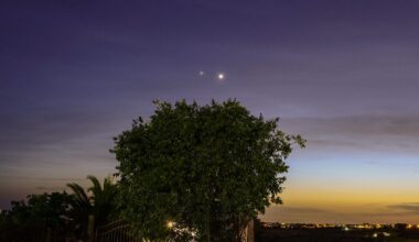 Thanks to Giovanni Passalacqua for sending us this image of Venus and Jupiter side by side in the evening sky from Ragusa, Sicily, Italy last night, 7 June 2026 at 21:21 local time Equipment: Canon EOS R DSLR camera, Sigma 35mm lens Exposure: ISO 1250, f/4.5, 3.9s Software: Photoshop #venus #jupiter #venusjupiter