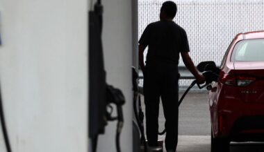 Americans ‘don’t like the look of things’ and are growing more worried about their job and their finances