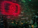 Low-light samples, main camera (1x) - 23mm, f/1.6, ISO 320, 1/15s (4096x3072px) - Honor Magic V6 review