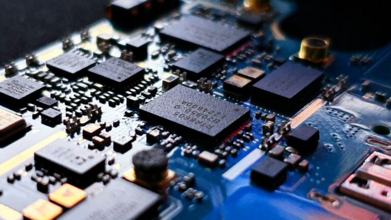 $35B AI Infrastructure Platform Plan Affirms Broadcom Inc. (AVGO) As a Promising Growth Stock to Buy