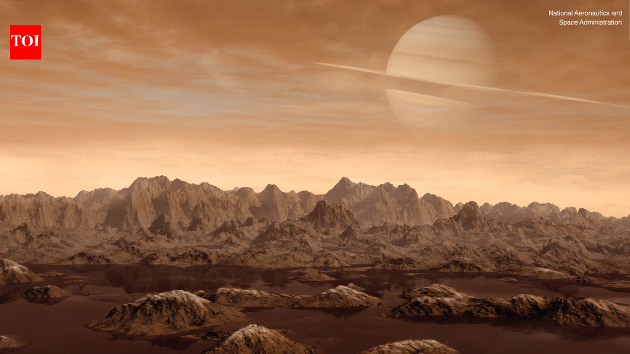 The 'Persian Gulf of Space': NASA study says Saturn's moon Titan holds vast natural gas and water reserves |