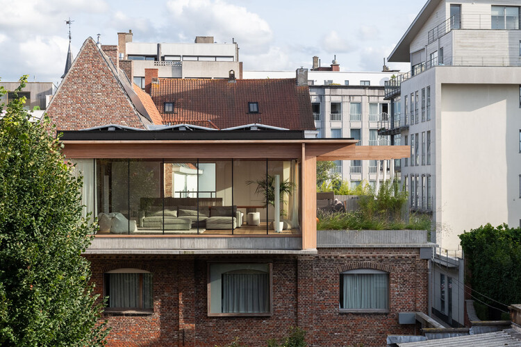 Designing for Chickens: Rethinking How Humans and Animals Share Space - Image 10 of 50