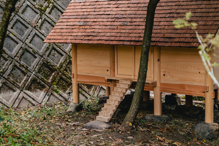Designing for Chickens: Rethinking How Humans and Animals Share Space - Image 34 of 50