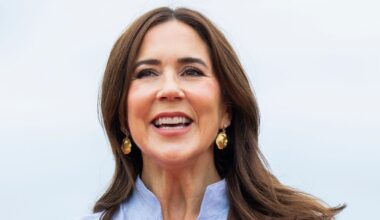 Queen Mary's belted summer look features the timeless shoes every woman should own