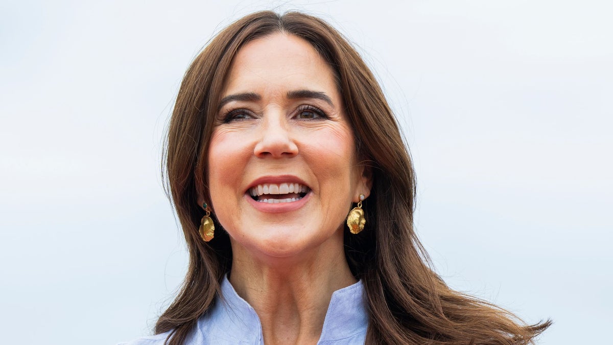 Queen Mary's belted summer look features the timeless shoes every woman should own