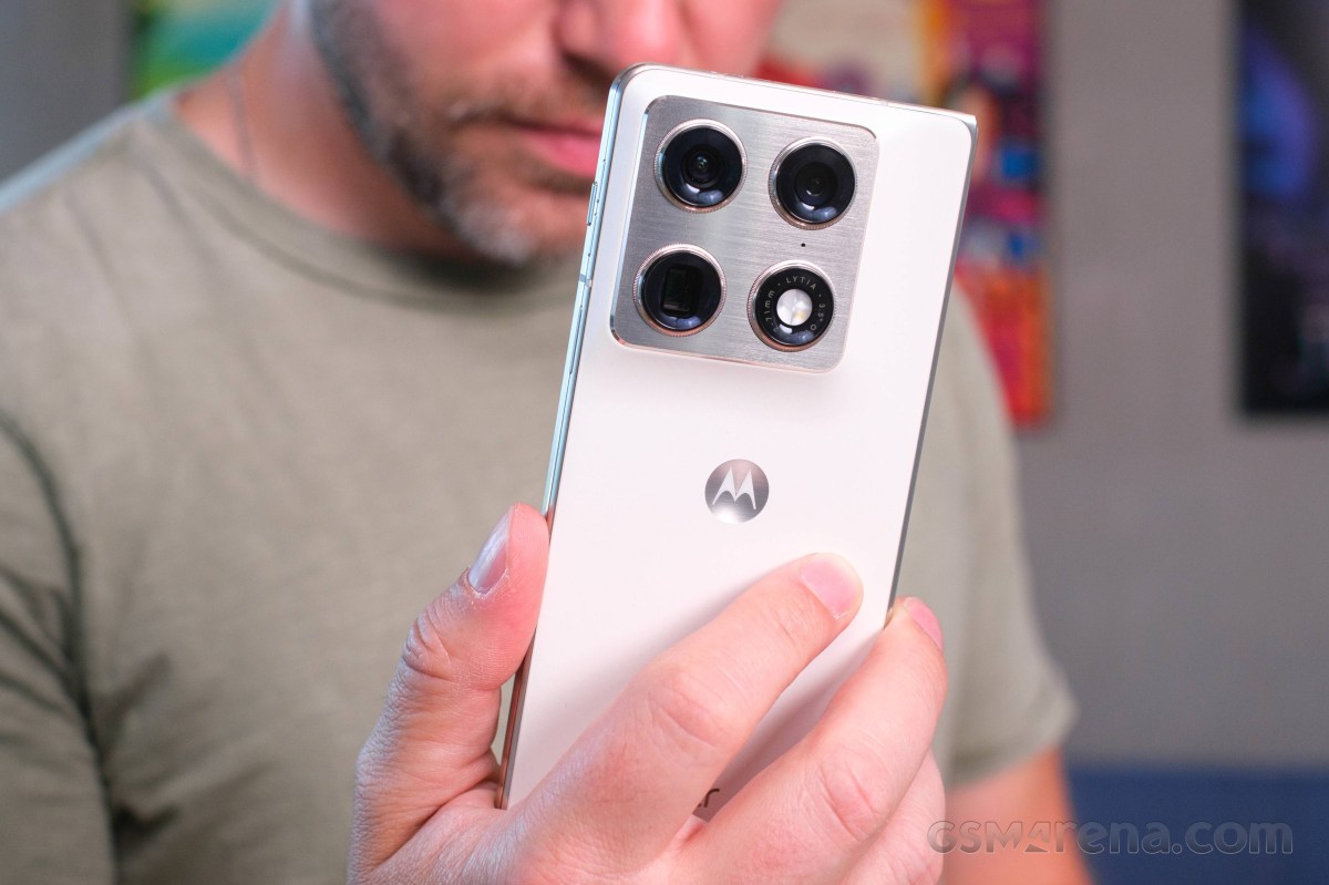 Motorola Razr Fold in for review