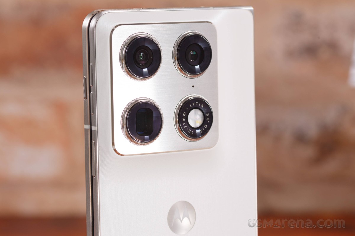 Motorola Razr Fold in for review