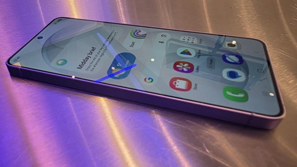 Android Circuit: Android 17 Arrives, Galaxy S27 Details, Shrinking Smartphone Market