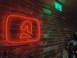 Low-light samples, main camera (1x) - 25mm, f/1.7, ISO 4155, 1/25s (4096x3072px) - Motorola Razr 70 review