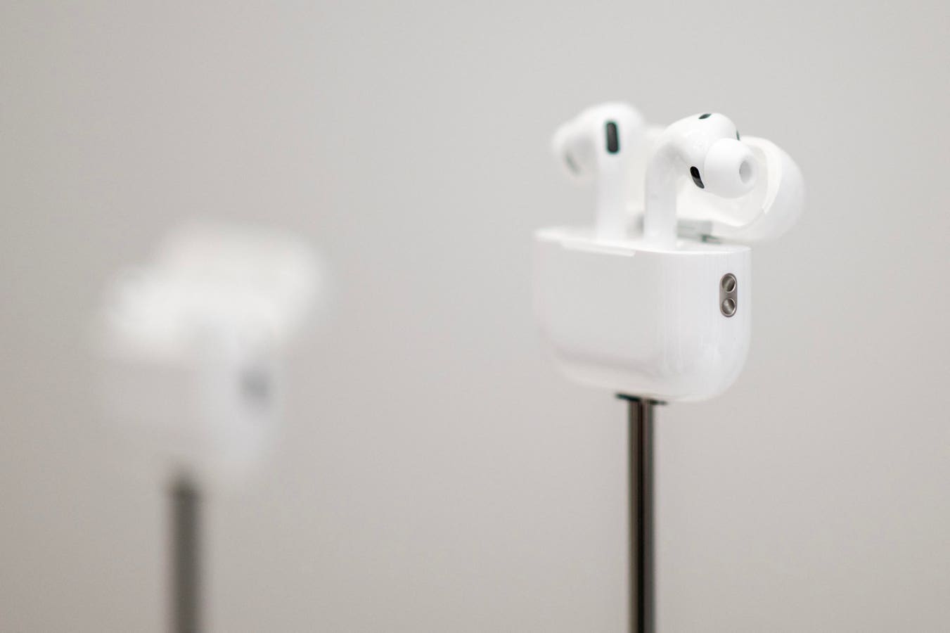 Apple Releases AirPods Pro 3 And Beats Studio Buds Updates With Bug Fixes: How To Install
