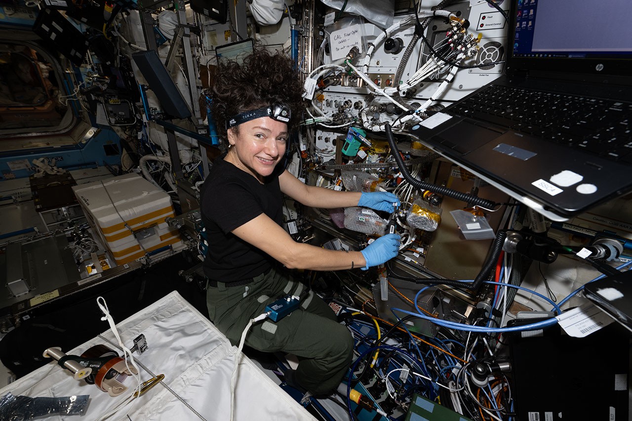 Astronaut Jessica Meir Assists With Hardware Updates for NASA’s Cold Atom Lab