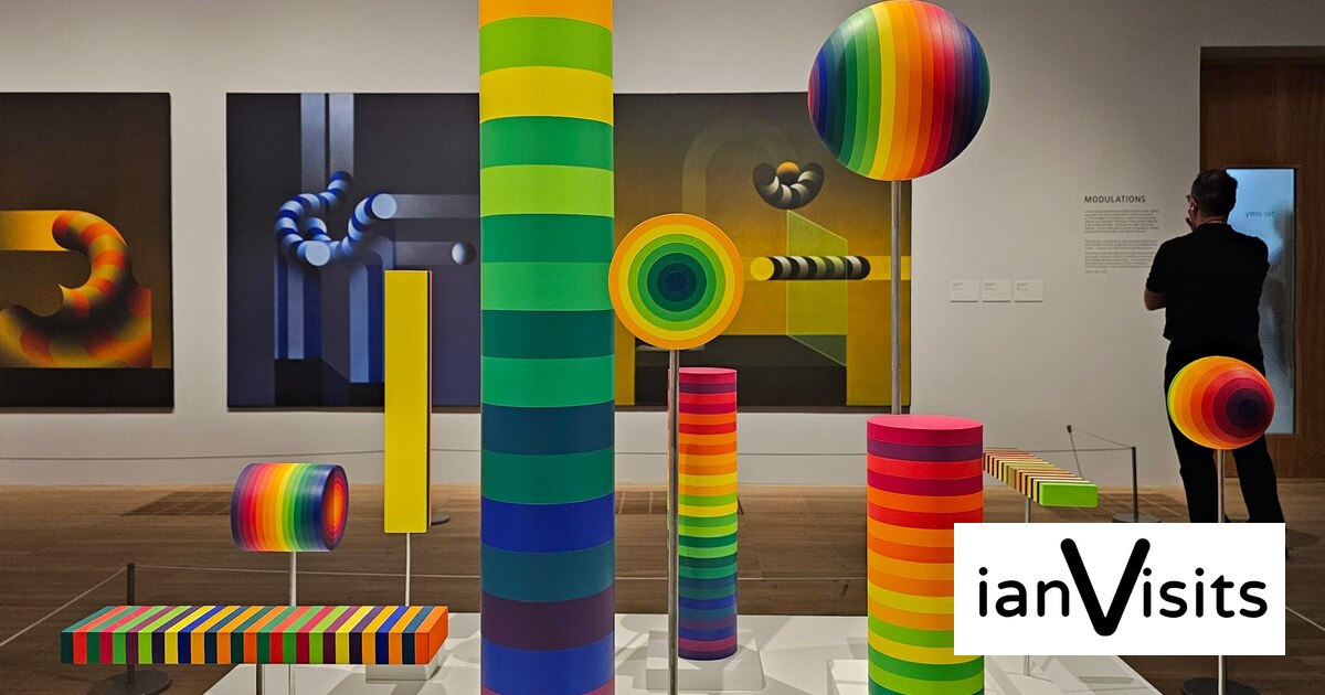 Mirrors, lights and optical tricks: Julio Le Parc at Tate Modern