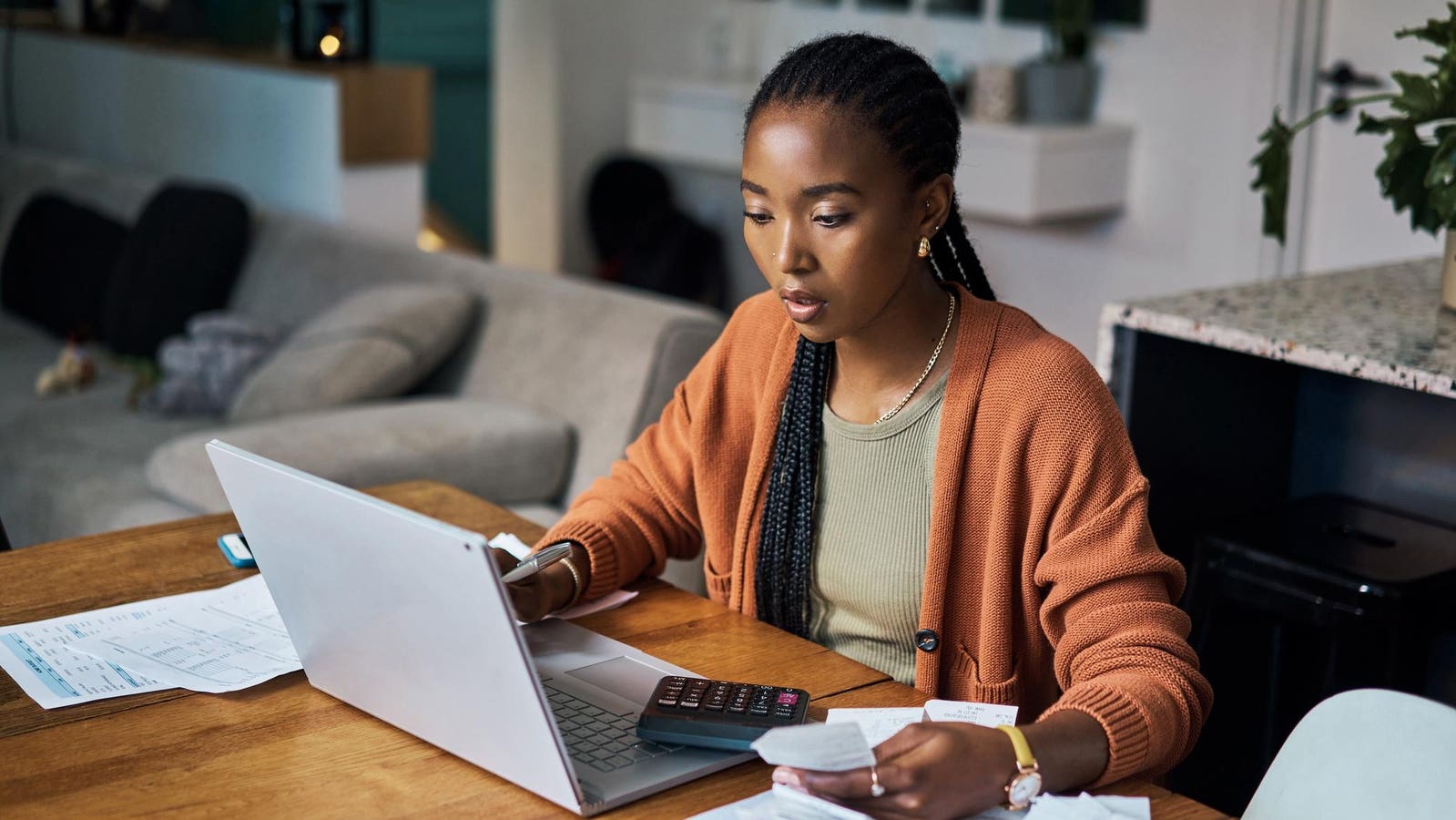 2 Money Habits That Ensure You’ll Be Wealthy, By A Psychologist