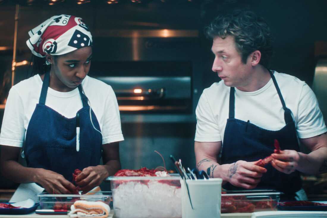 Sydney (Ayo Edebiri) and Carmy (Jeremy Allen White).